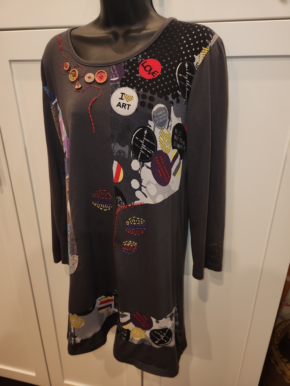 🍉Gray Graphic Button Accent Long Sleeve Tunic